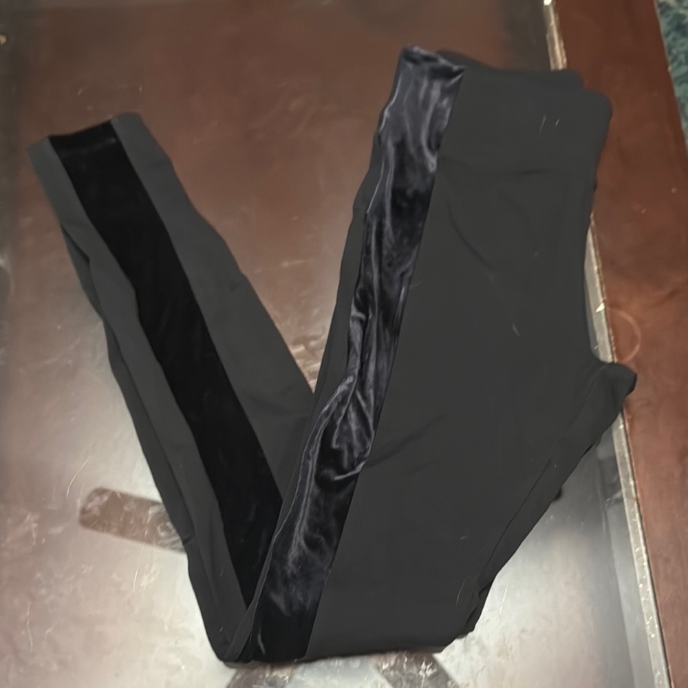 Athleta leggings- velvet going up the leg- size xs